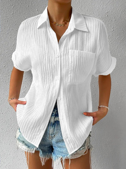 Klassisk, avslappnad skjorta med knappar - mjuk och bekväm